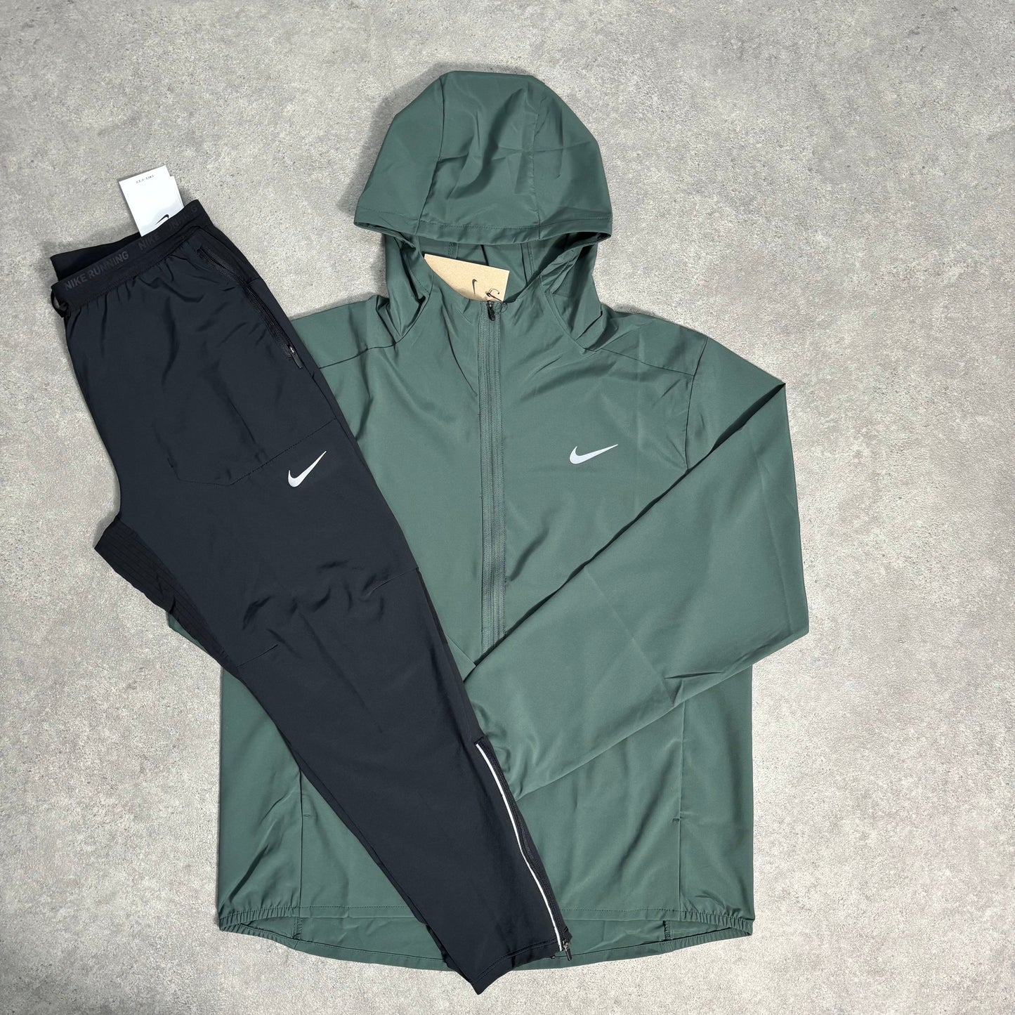 Nike Winndrunner Green x Black Phenom Set