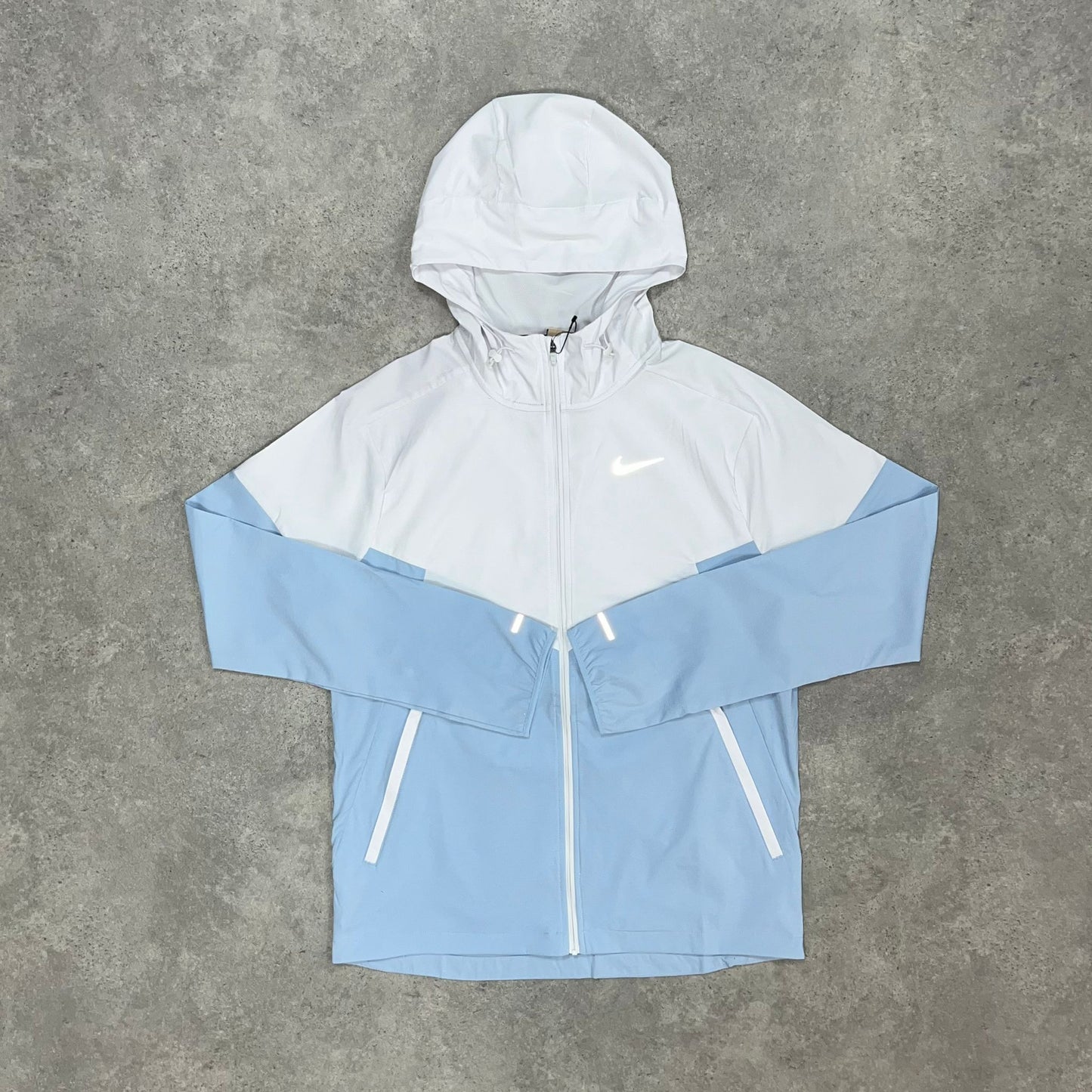 Nike UV Repel Windrunner -
Armoury Blue